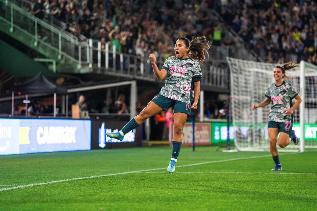 Jugadora celebrando un gol en el partido