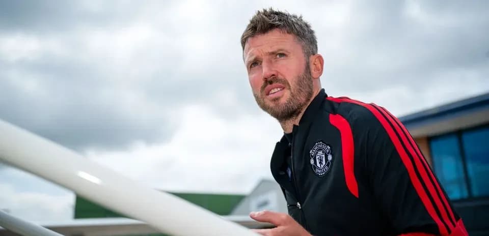 Entrenador de Manchester United en la escalera