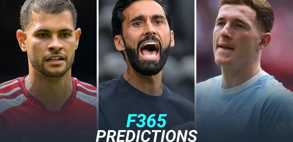 Tres jugadores de fútbol en diferentes poses