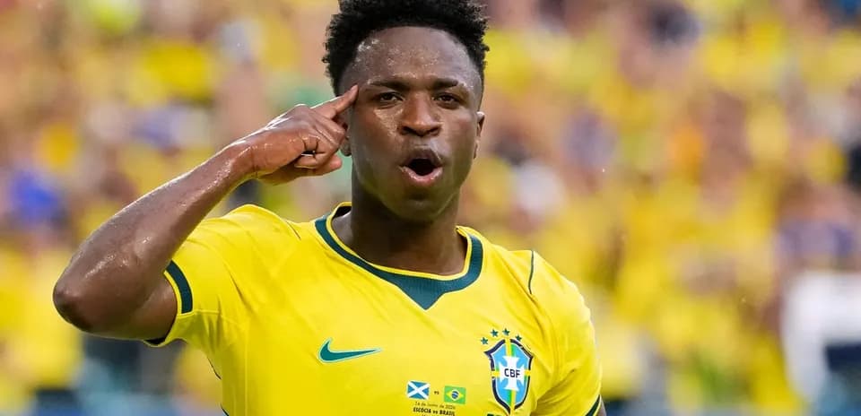 Jugador brasileño celebrando con gesto de la mano