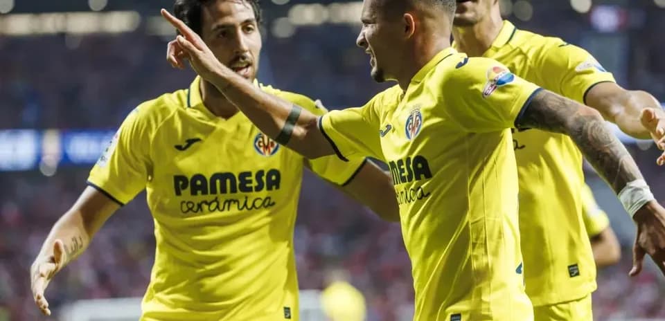 Jugadores de Villarreal celebrando un gol