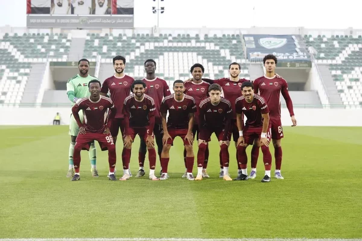 Equipo de Khorfakkan U23 posando para la foto