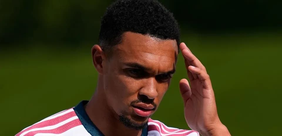 Jugador tocándose la cabeza durante entrenamiento