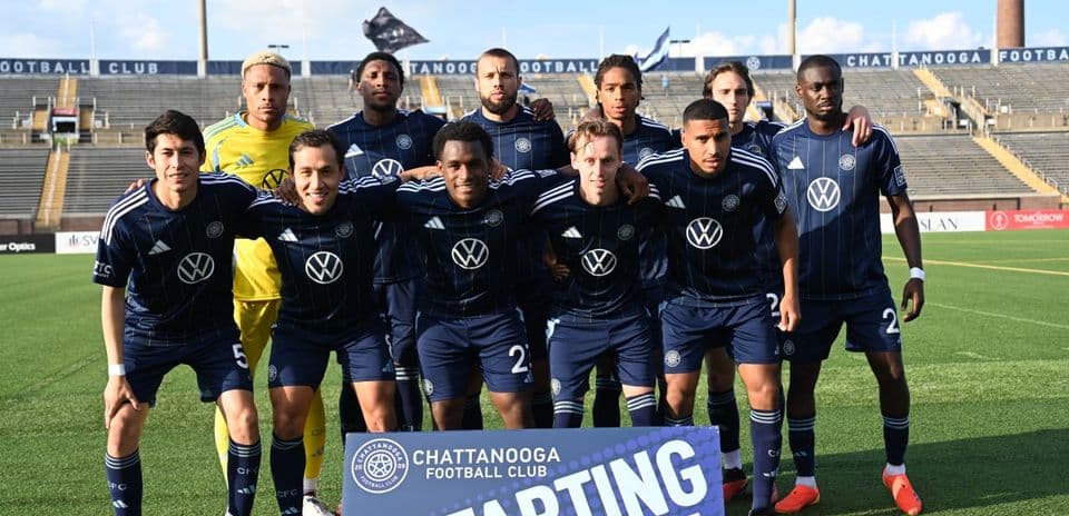 Jugadores de Chattanooga Football Club en el campo