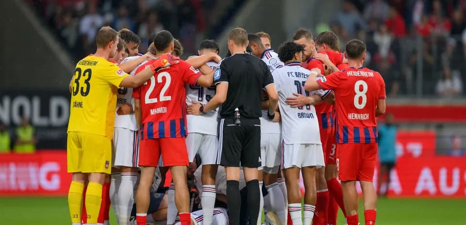 Jugadores de Heidenheim y Bayern Múnich en grupo