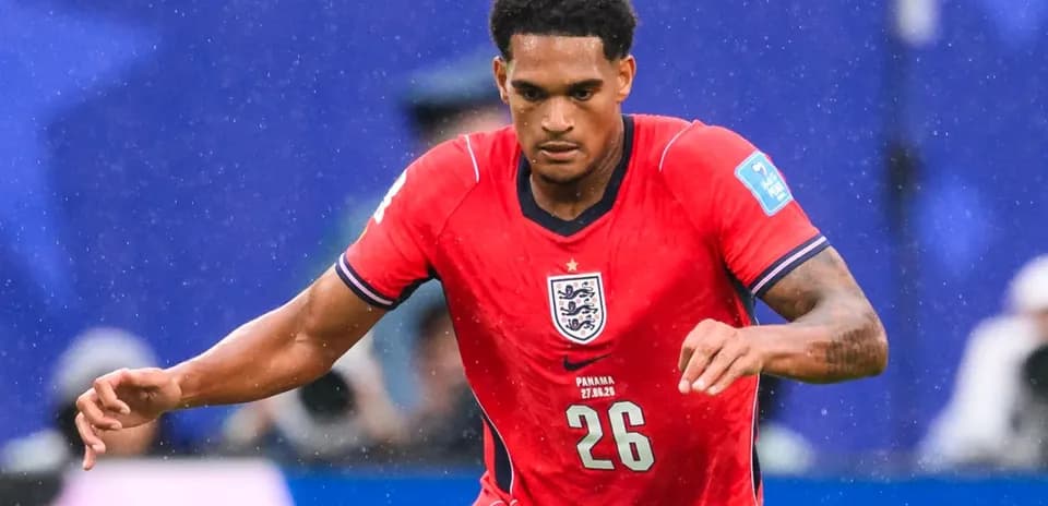 Jugador de Inglaterra corriendo durante un partido