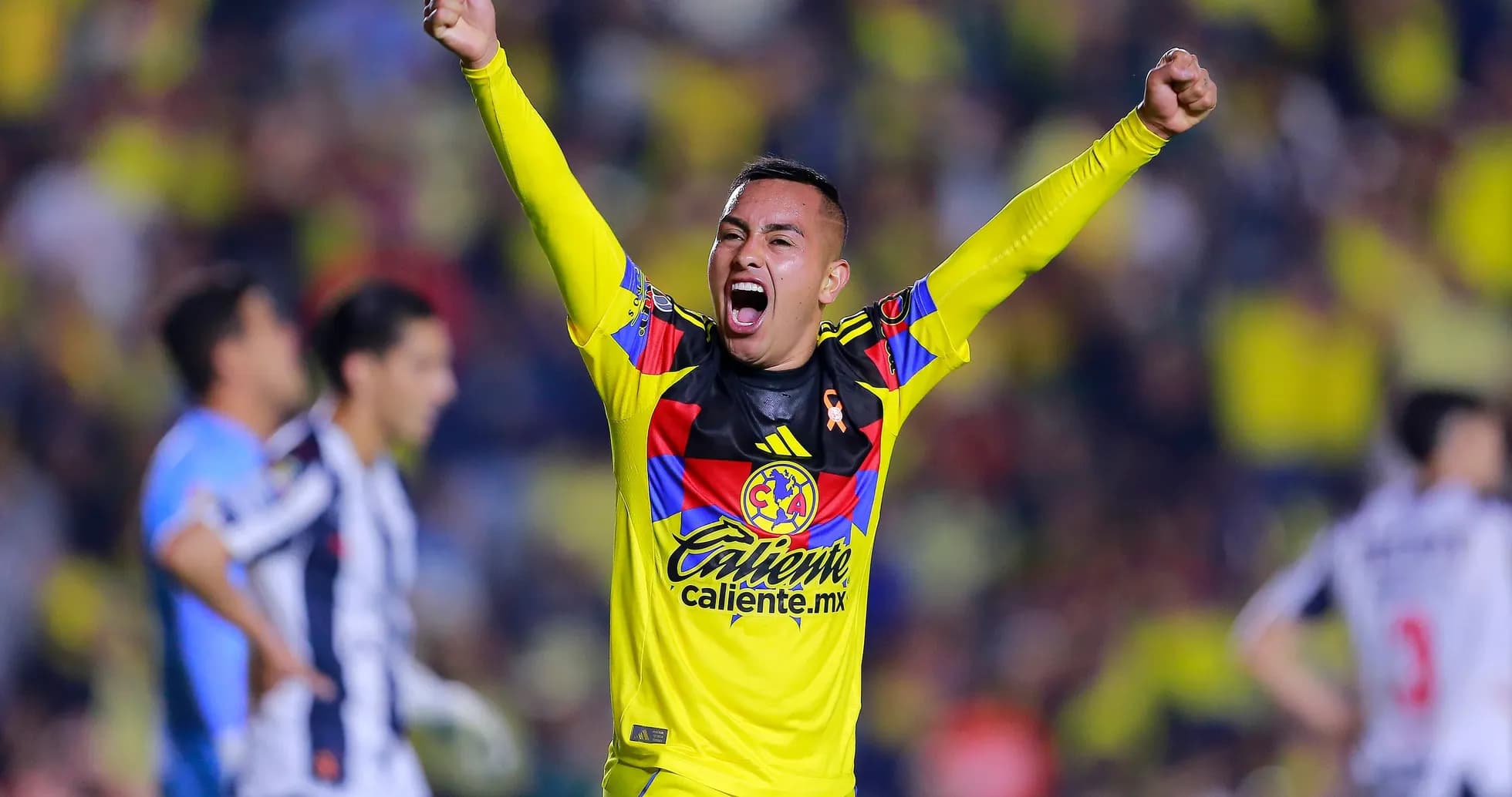 Jugador de Club América celebra en el partido