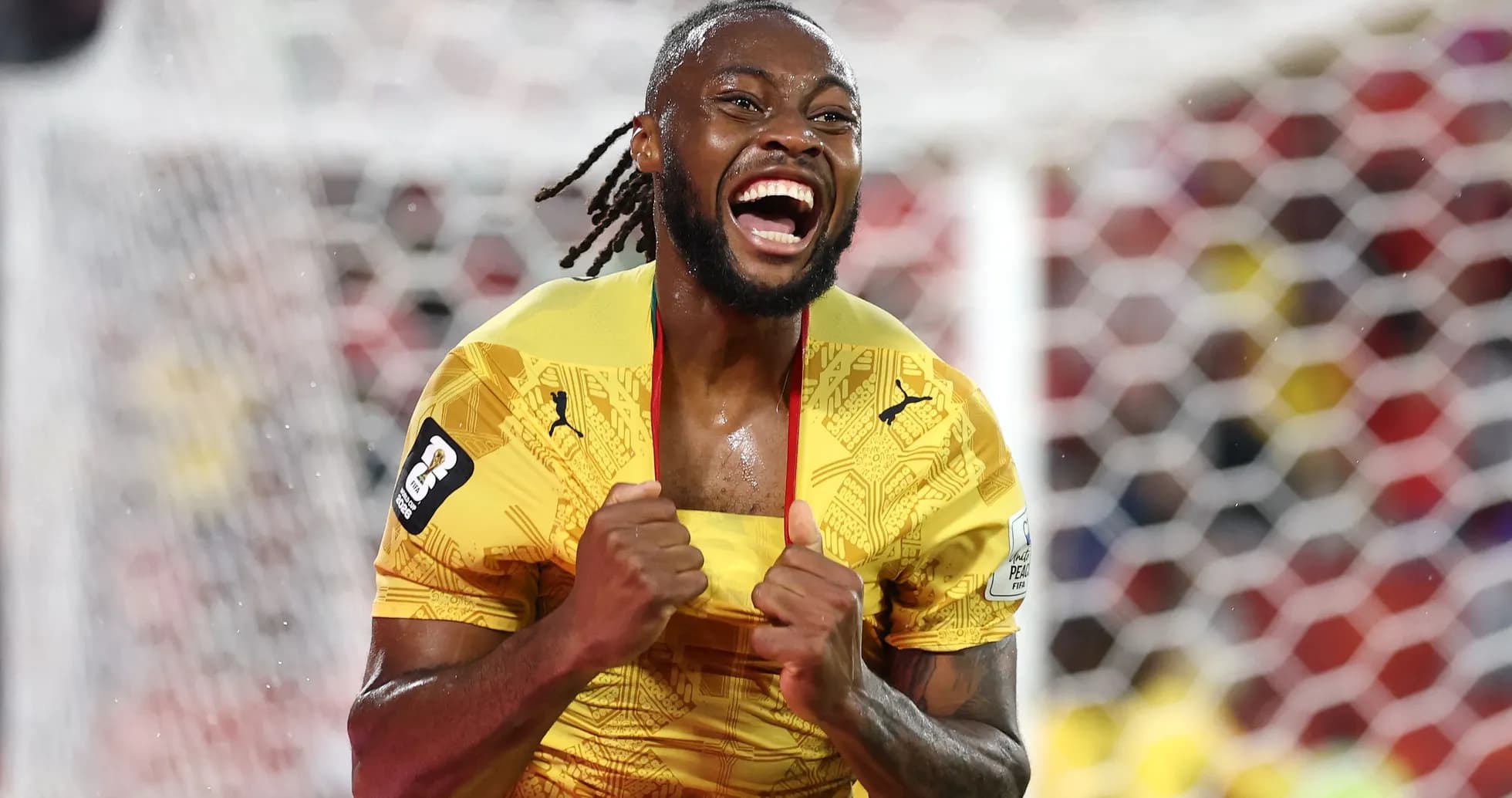 Jugador celebrando un gol en el partido