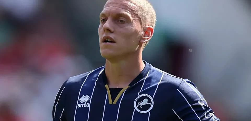 Jugador de Millwall en acción durante el partido