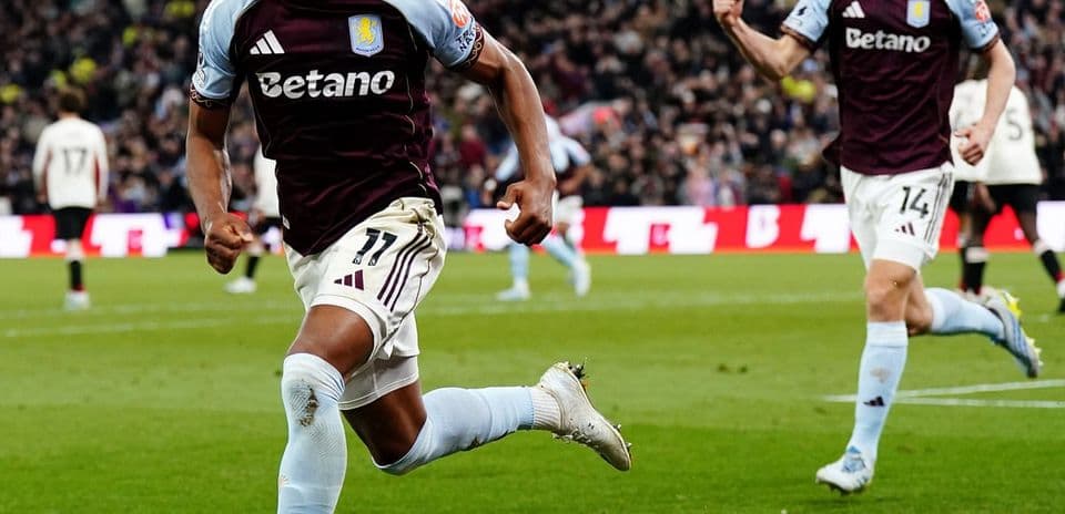 Jugador de Aston Villa celebrando un gol
