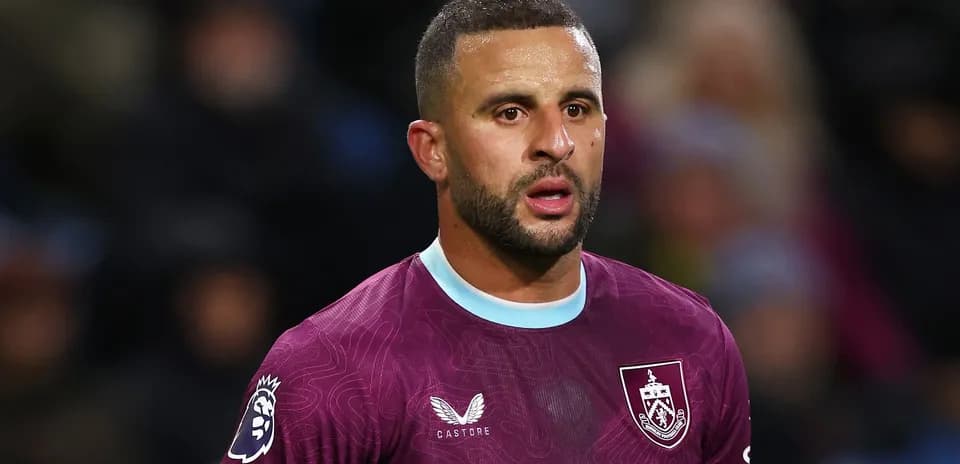 Jugador de Burnley en uniforme durante partido