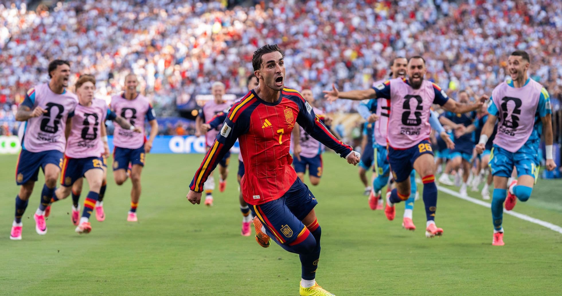 Jugador de España celebrando un gol con su equipo