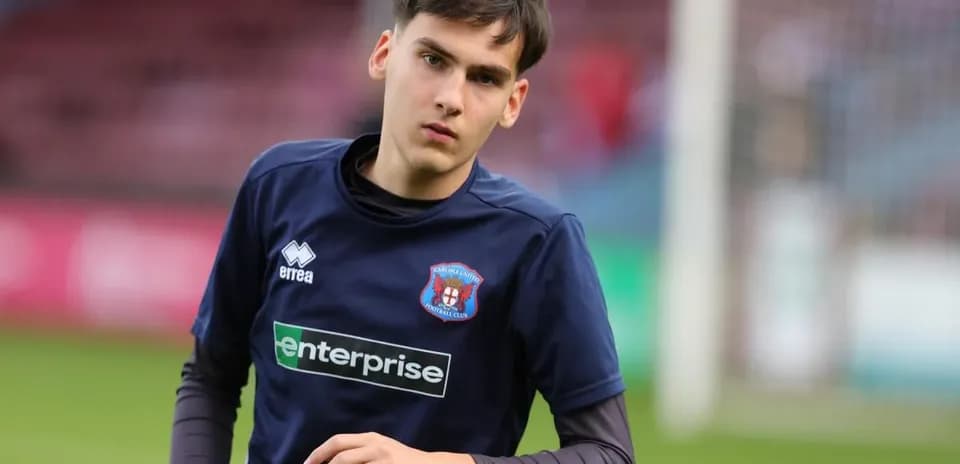Jugador de Carlisle United calentando antes del partido