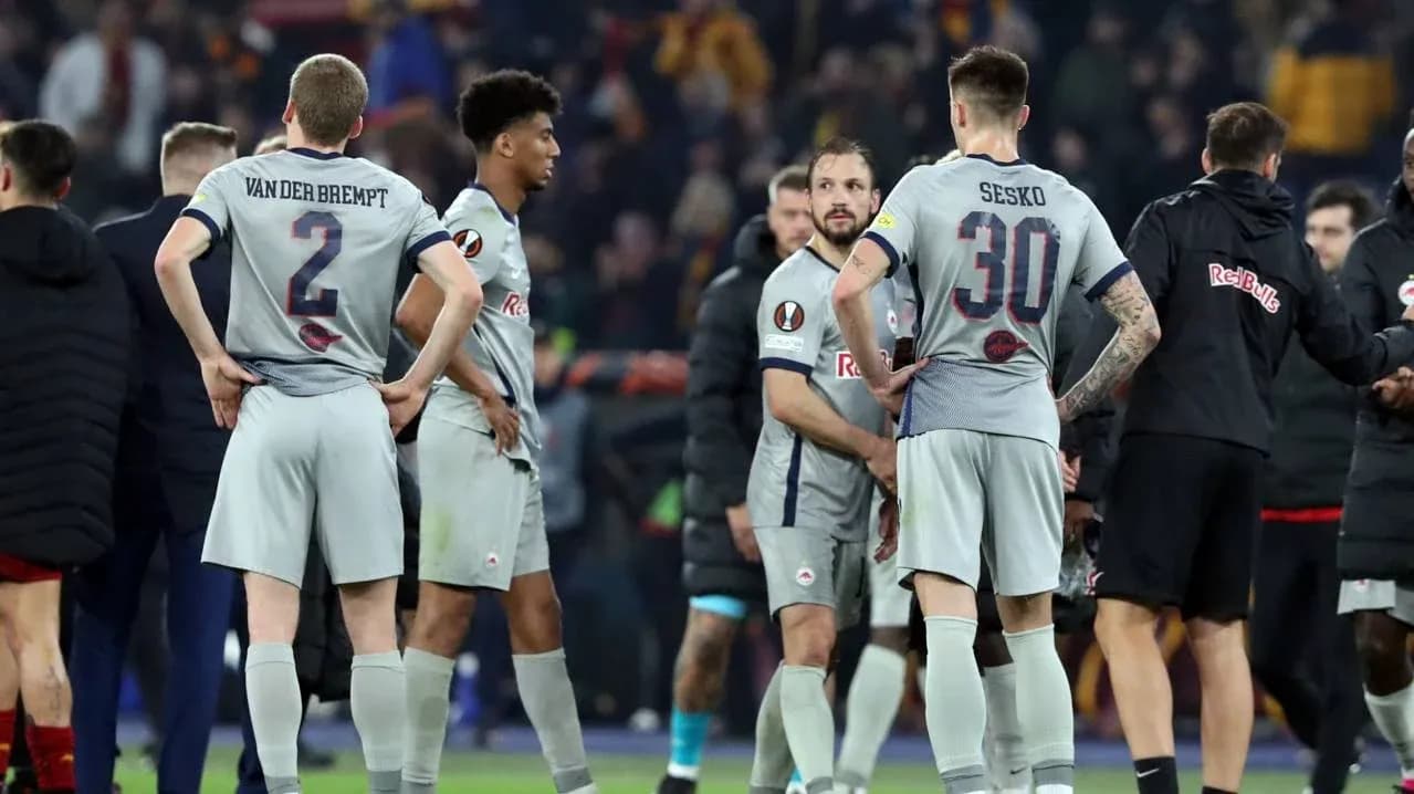 Jugadores de Red Bull Salzburg tras el partido