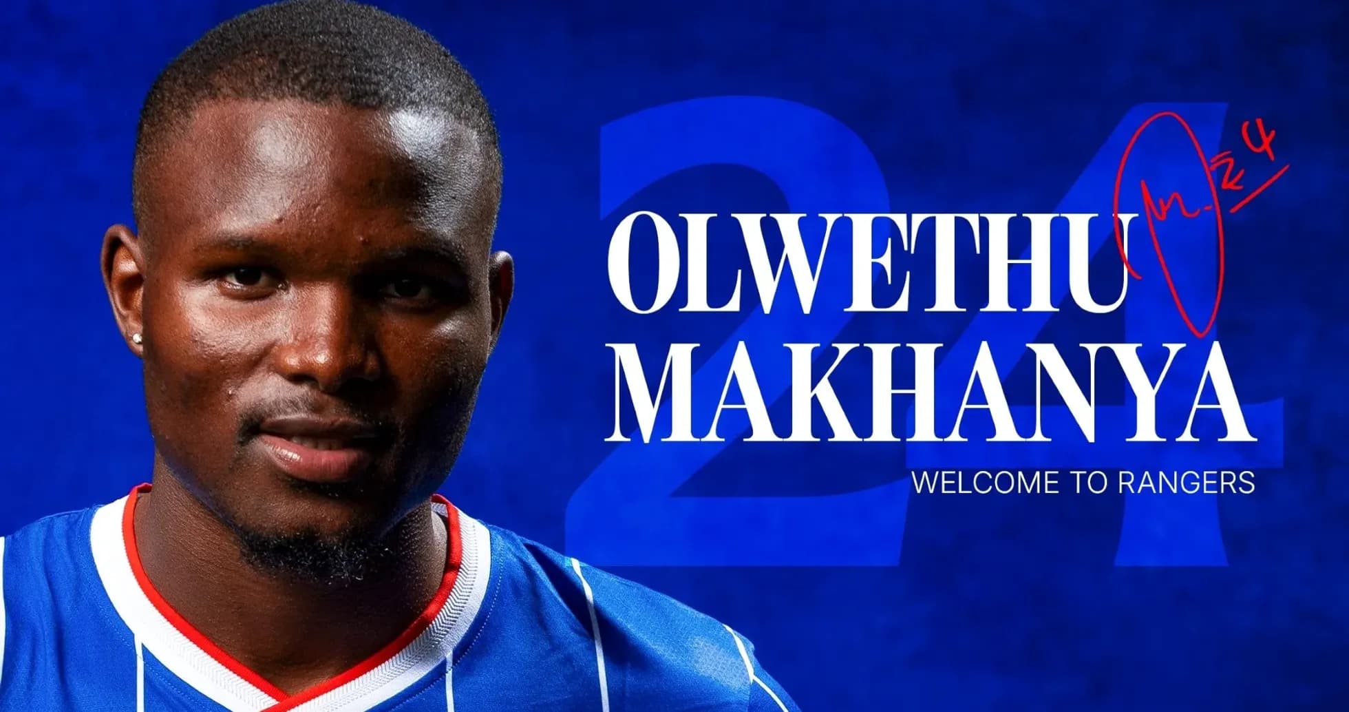 Olwethu Makhanya posando con la camiseta de Rangers