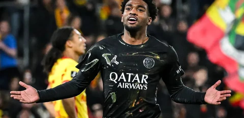 Jugador de PSG celebrando durante un partido