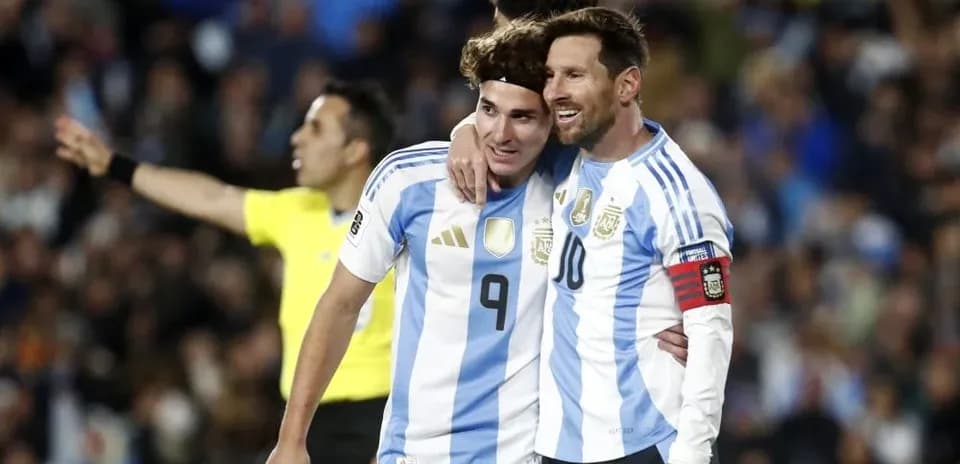 Jugadores argentinos celebrando en el campo de juego