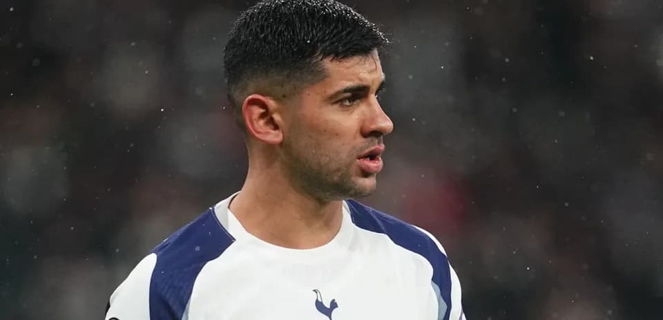 Jugador de Tottenham en acción durante un partido
