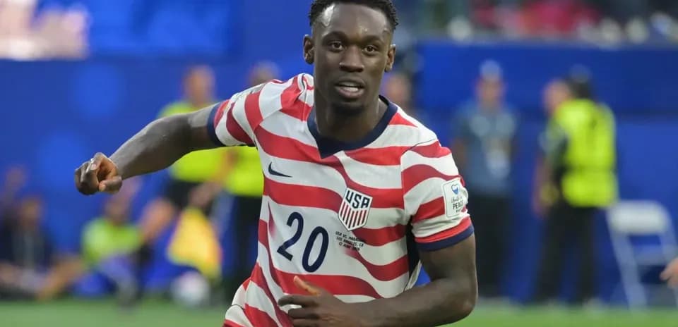 Jugador de Estados Unidos celebrando un gol