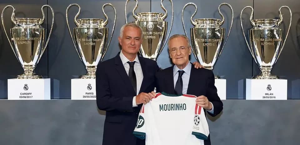 Mourinho y presidente del Real Madrid con camiseta