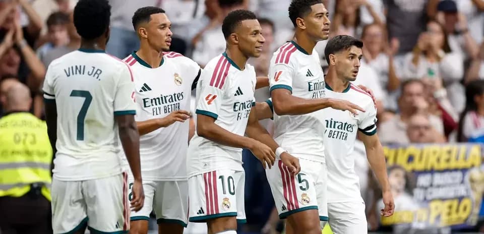 Jugadores de Real Madrid celebrando un gol