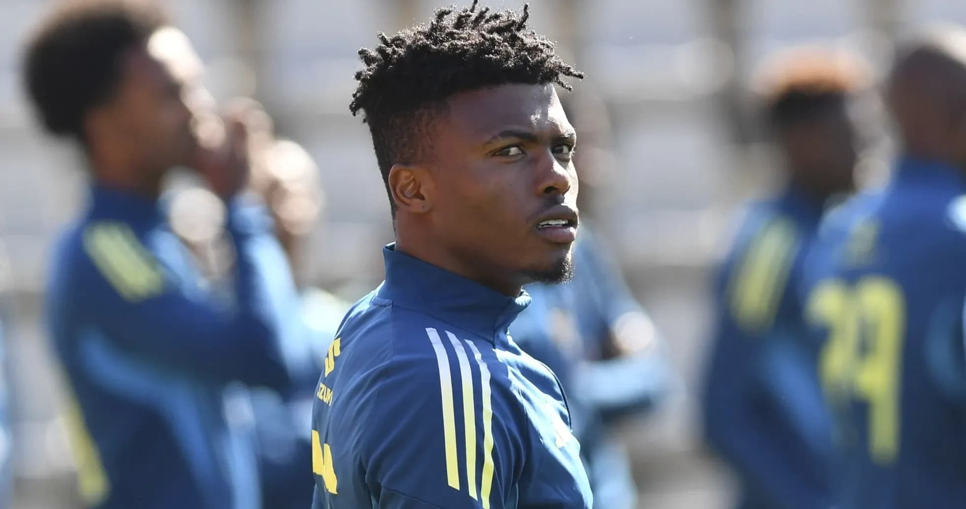 Jugador en entrenamiento mirando hacia la cámara