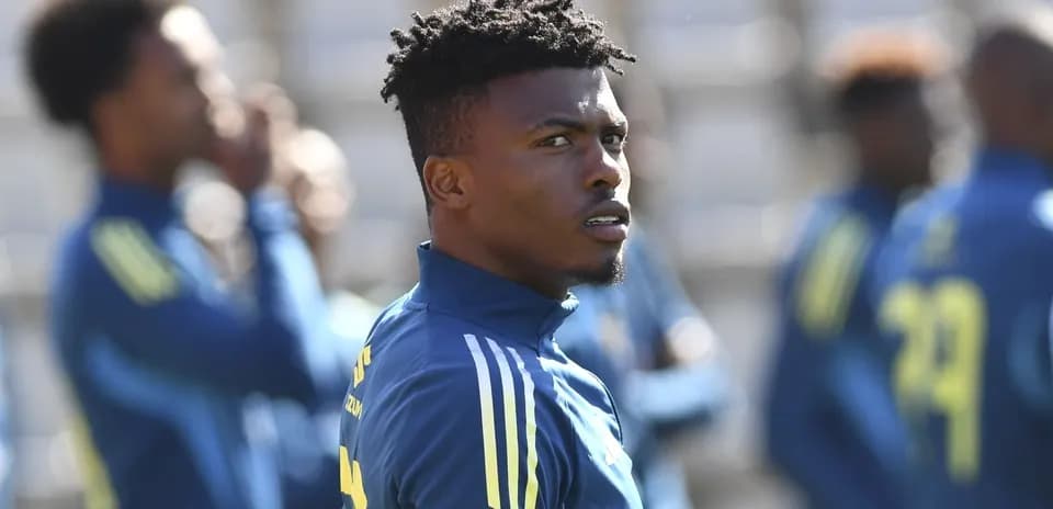 Jugador en entrenamiento mirando hacia la cámara