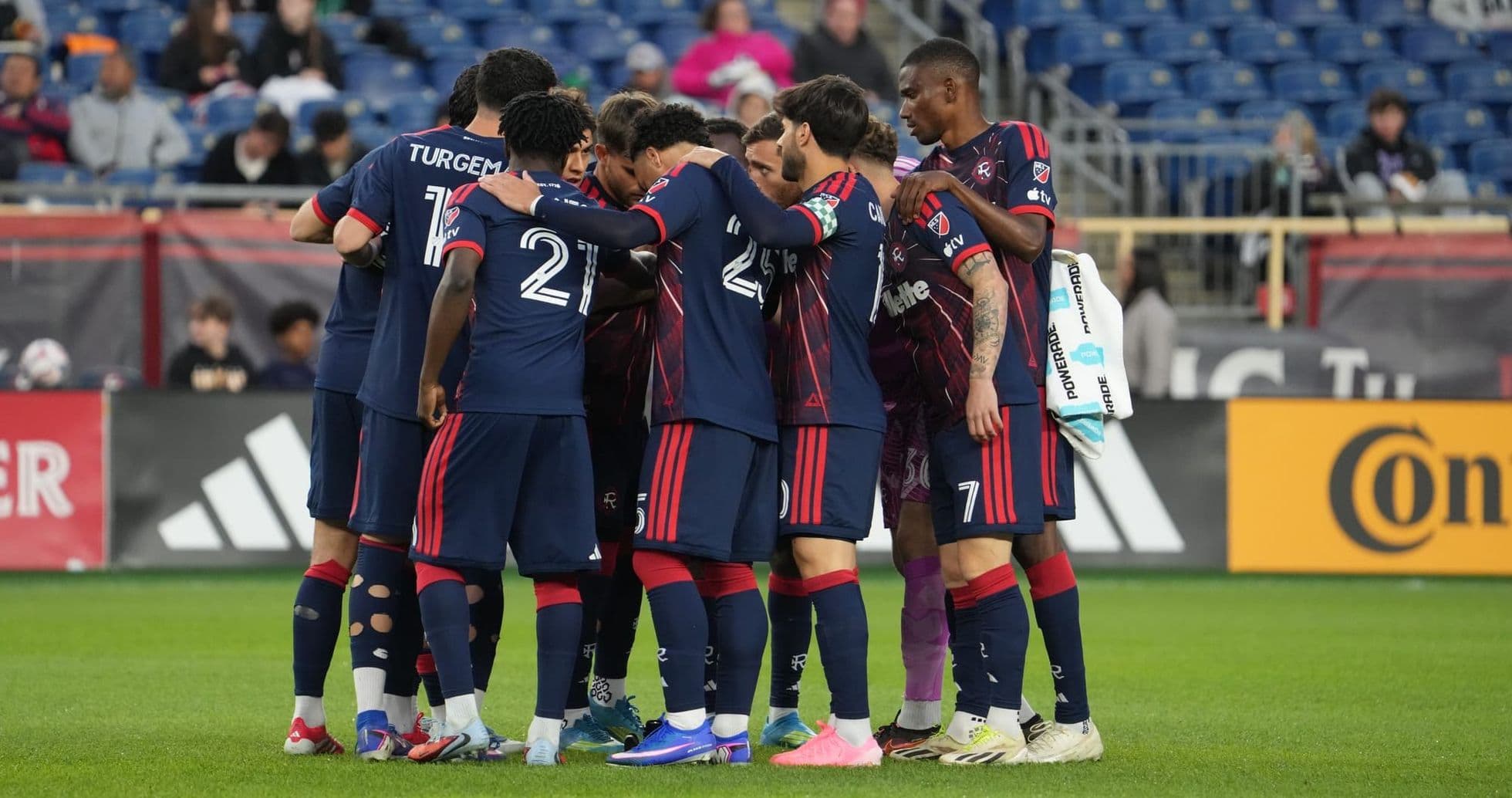 Jugadores de New England II en círculo