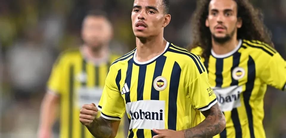 Jugador de Fenerbahçe en acción durante el partido