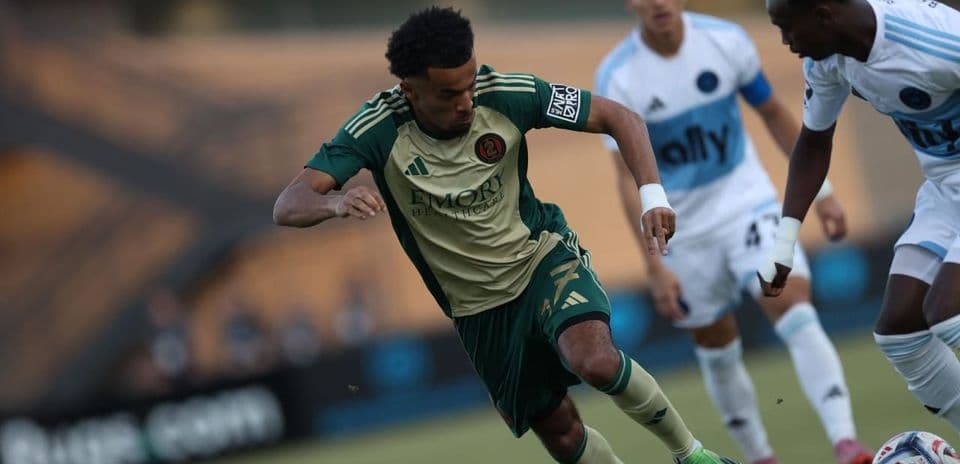 Jugador de Atlanta United II driblando en el partido