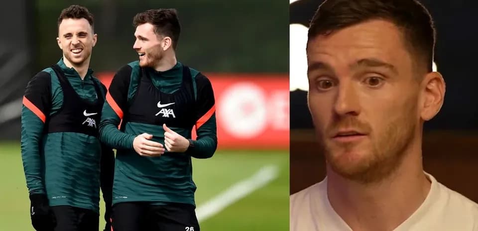 Dos jugadores de Liverpool entrenando juntos en el campo
