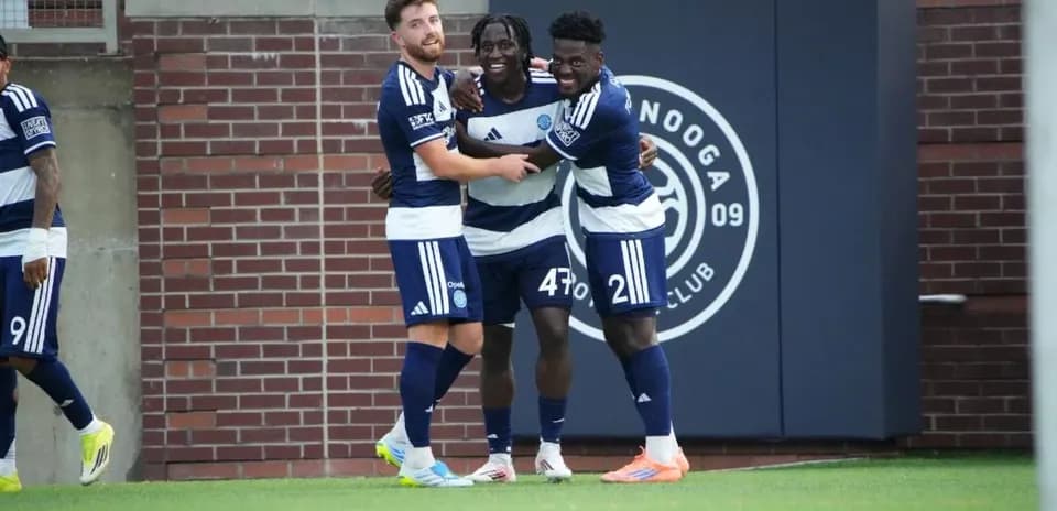 Jugadores de Chattanooga celebrando un gol
