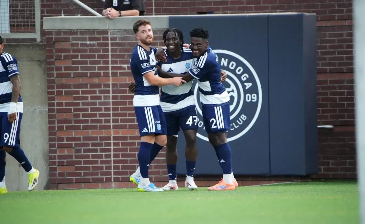 Jugadores de Chattanooga celebrando un gol