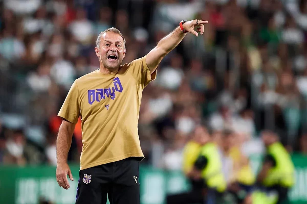 Entrenador dirigiendo a su equipo en el partido