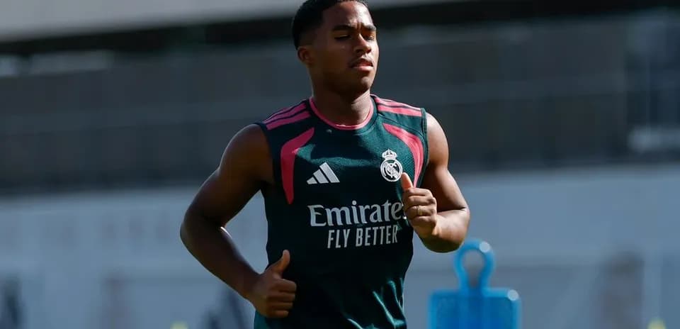 Jugador de Real Madrid corriendo en entrenamiento
