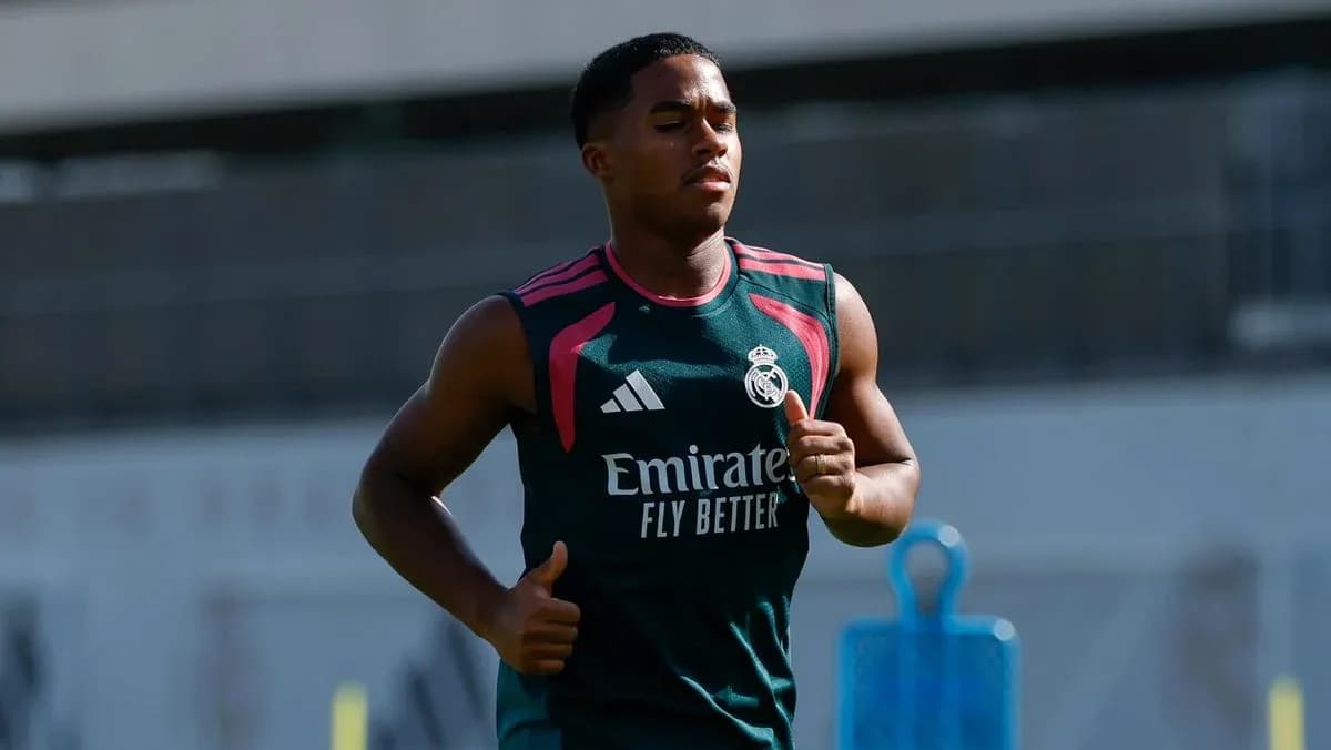 Jugador de Real Madrid corriendo en entrenamiento