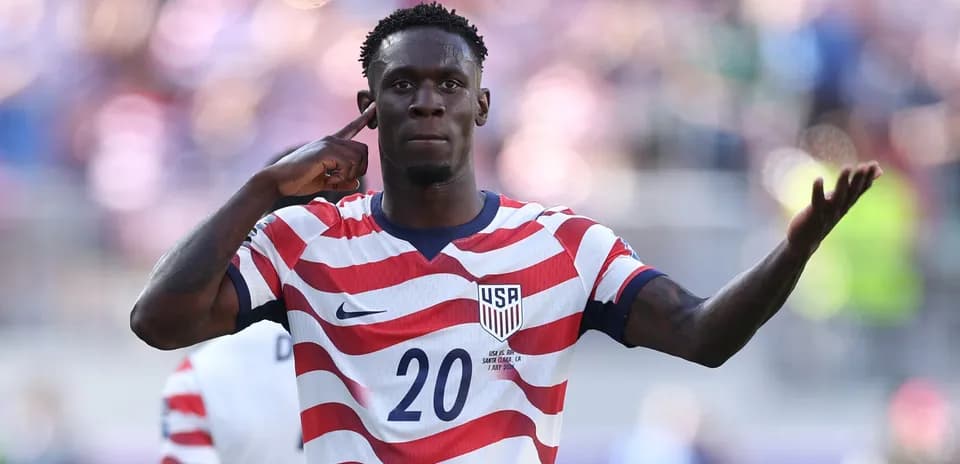 Jugador de Estados Unidos celebrando un gol