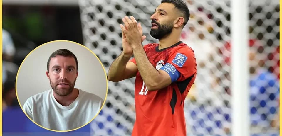 Jugador de Egipto aplaudiendo en el campo
