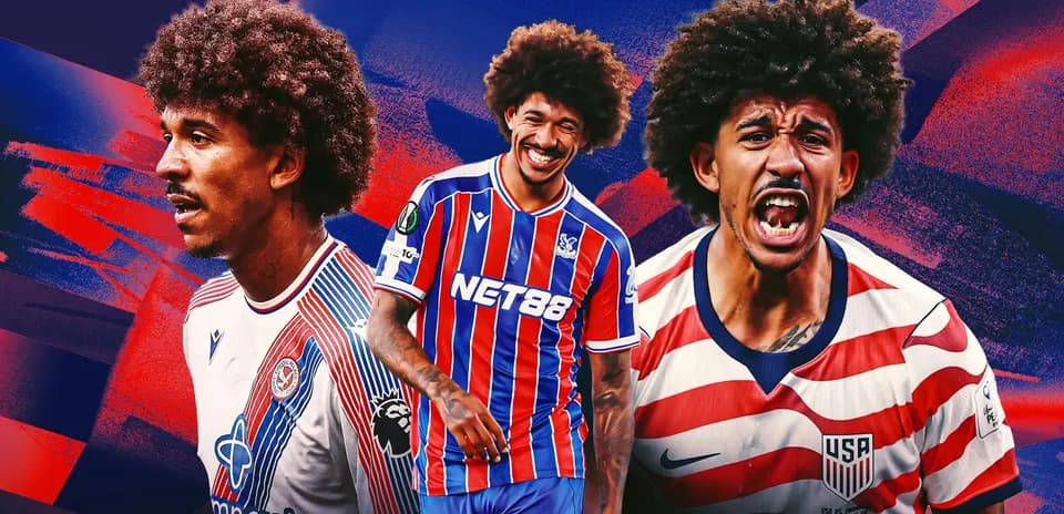 Jugador posando en diferentes camisetas de fútbol