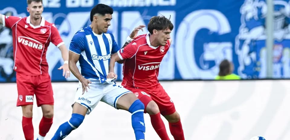 Jugadores de Lech Poznań y FC Thun en acción