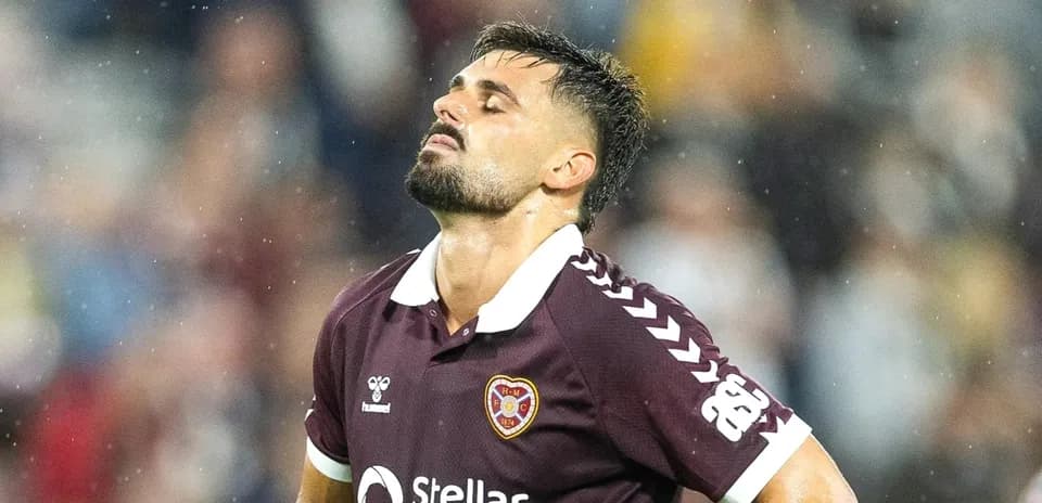 Jugador de Heart of Midlothian en partido de fútbol