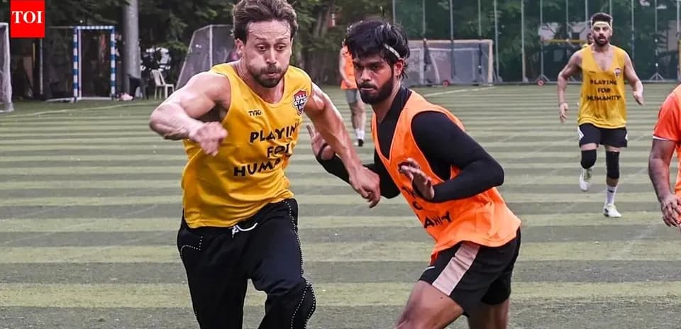 Jugadores corriendo en un entrenamiento de fútbol