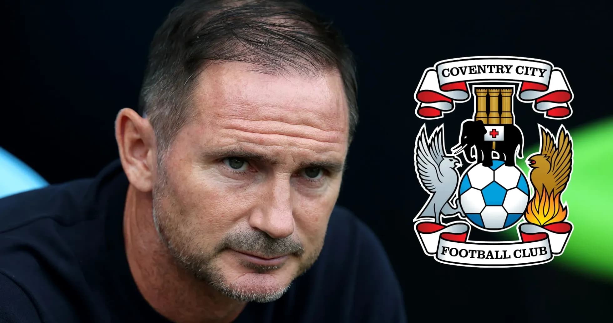 Entrenador de Coventry City con escudo del club