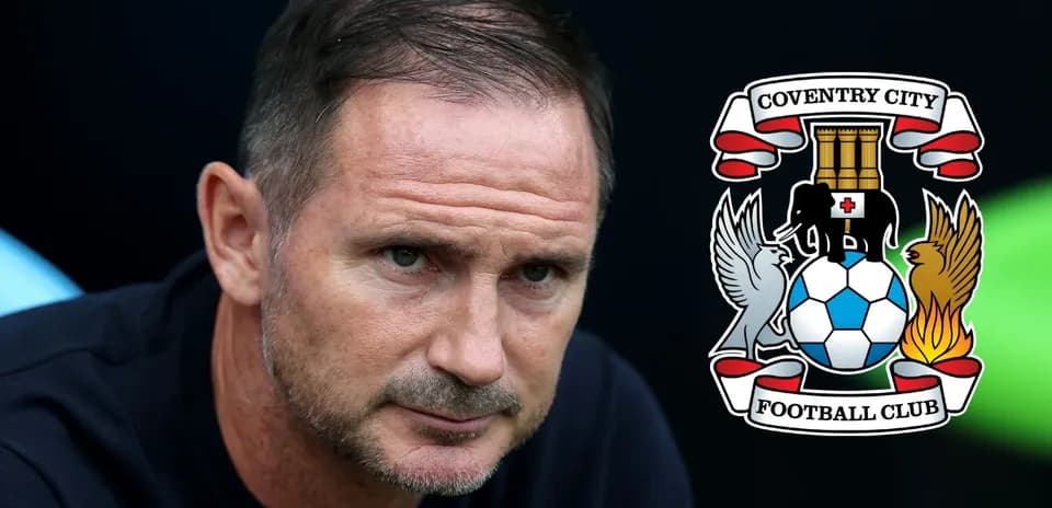 Entrenador de Coventry City con escudo del club