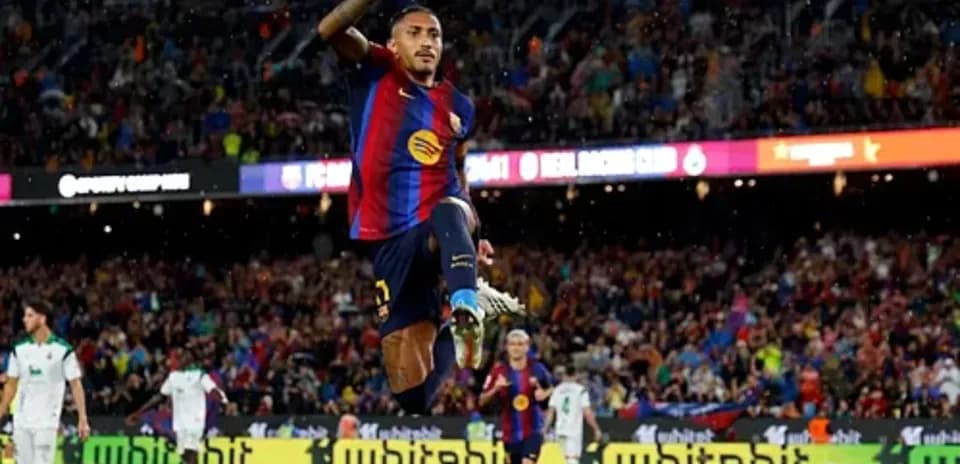 Jugador de FC Barcelona celebrando un gol en el estadio