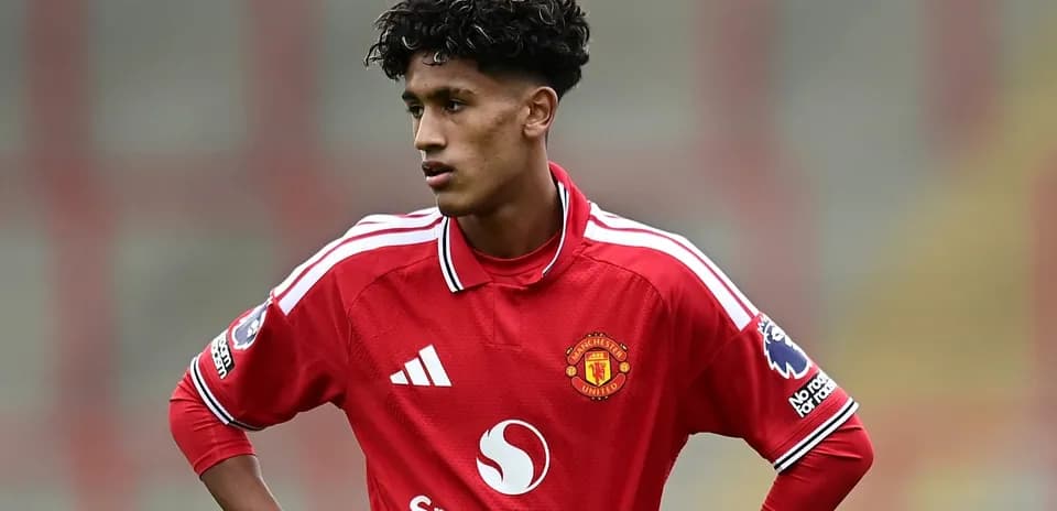 Jugador de Manchester United en uniforme rojo