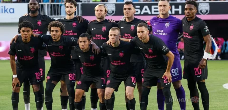 Jugadores de Sabah FA posando para la foto
