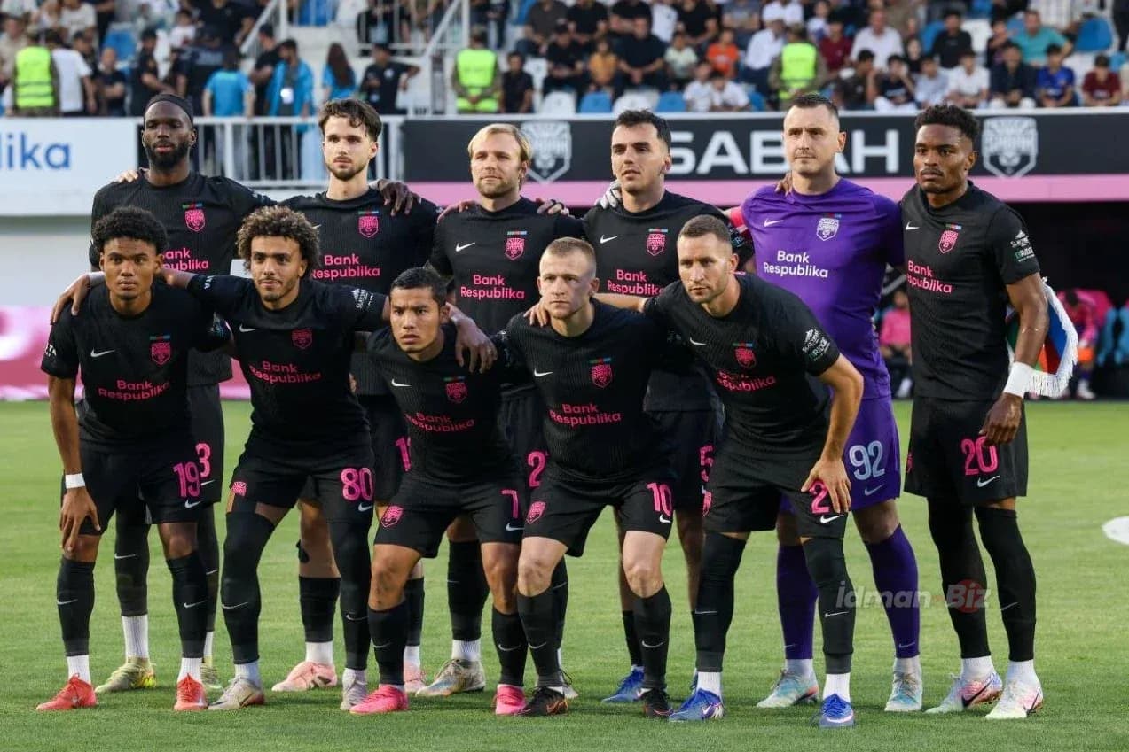Jugadores de Sabah FA posando para la foto