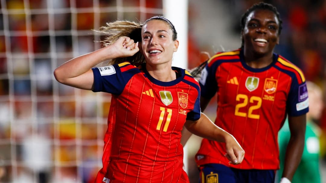 Jugadora de España celebrando un gol en partido