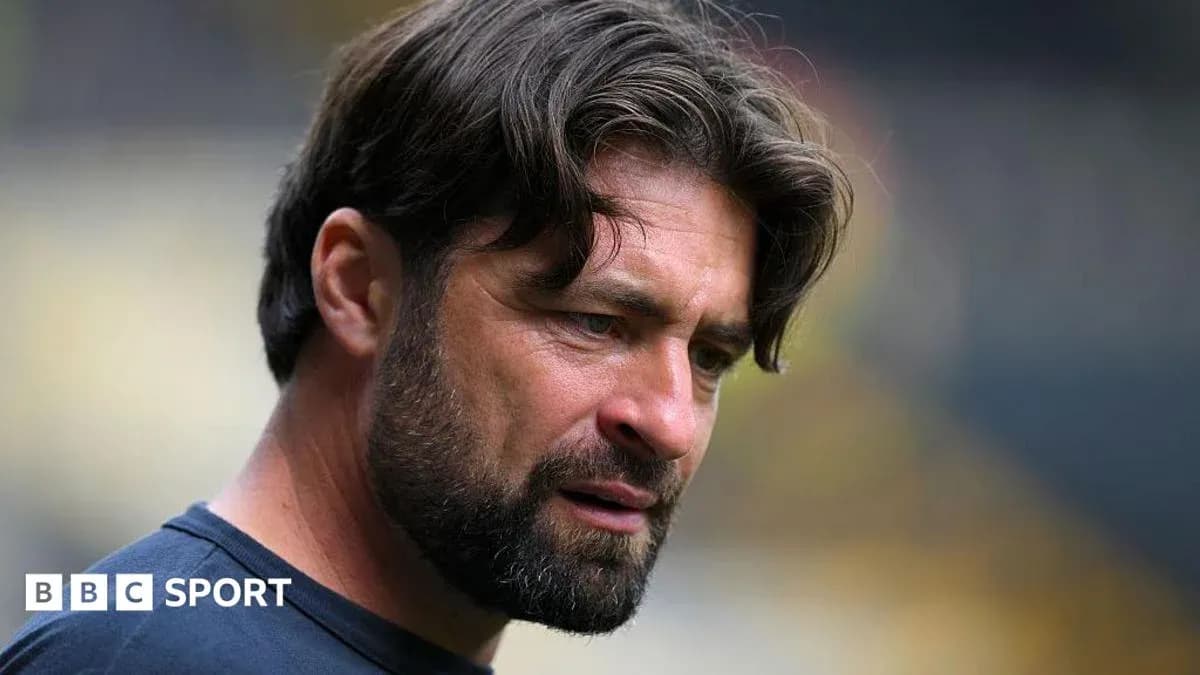 Entrenador observando durante una sesión de entrenamiento